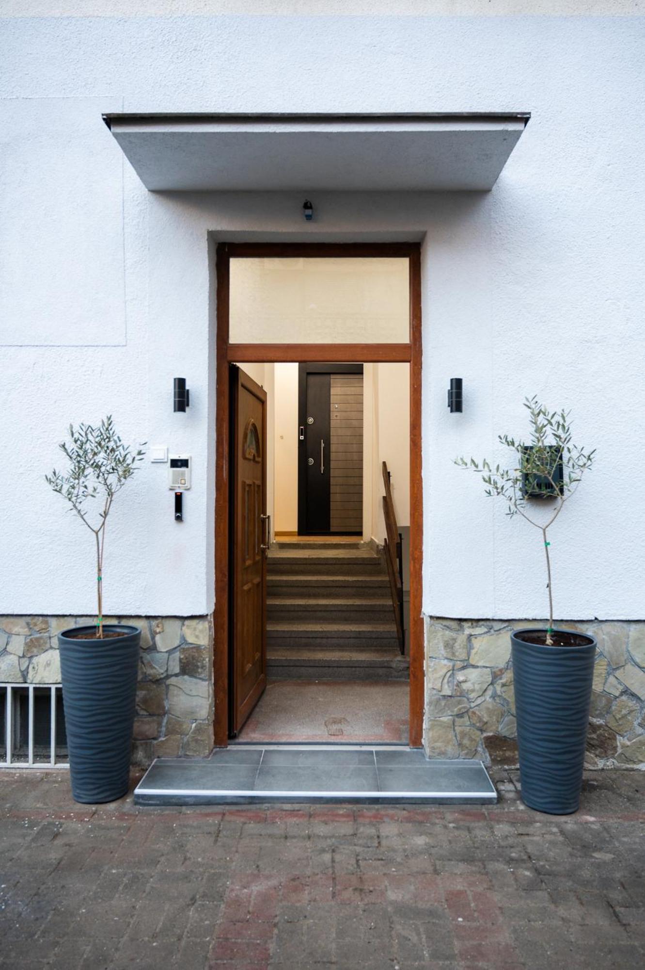 Casa Central Apartments Скопье Экстерьер фото
