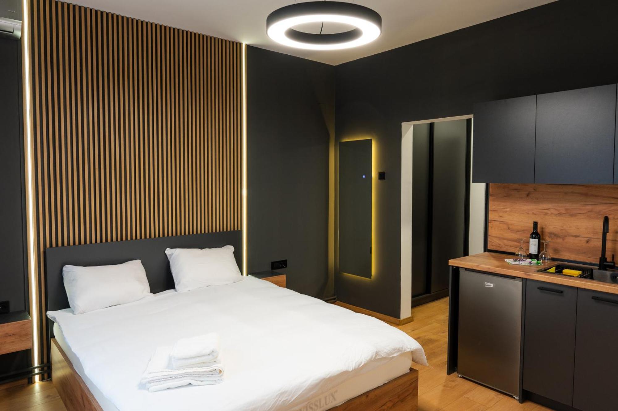 Casa Central Apartments Скопье Экстерьер фото